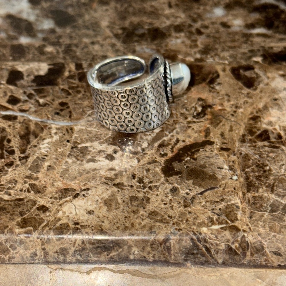 Silver Pearl Band Ring - Picture 4 of 7